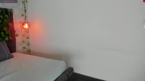 mollyrosse1 online show from November 7, 6:30 pm