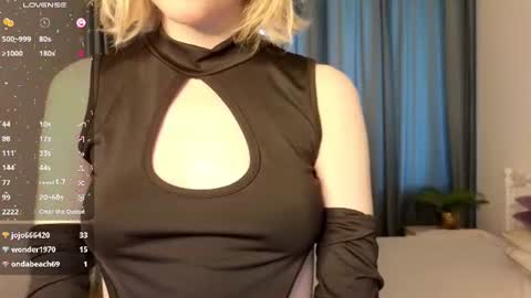 Snapshot of mollysally chatting on June 22, 4:20 am mollysally online show from June 22, 4:20 am