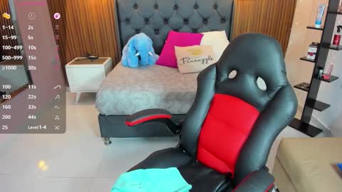 MOLLY online show from March 16, 6:56 pm