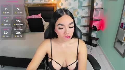 MOLLY online show from May 7, 11:59 am