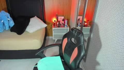 MOLLY online show from May 23, 6:45 pm