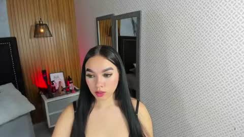 MOLLY online show from July 1, 6:51 pm