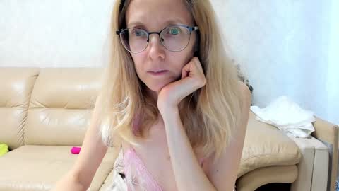 AngelMomm online show from February 1, 9:21 am