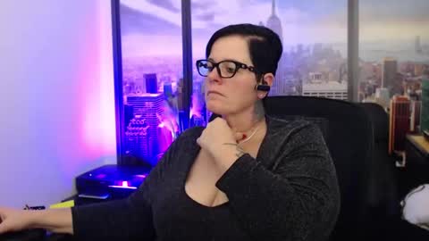 Snapshot of mollysun chatting on December 10, 6:49 pm MollySun Nina Randmann online show from December 10, 6:49 pm