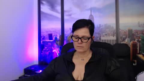 Snapshot of mollysun chatting on December 14, 5:25 pm MollySun Nina Randmann online show from December 14, 5:25 pm