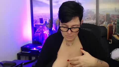 Snapshot of mollysun chatting on January 5, 4:27 pm MollySun Nina Randmann online show from January 5, 4:27 pm