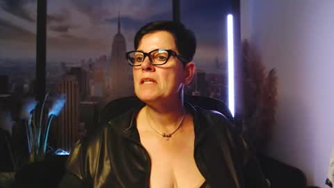 Snapshot of mollysun chatting on September 8, 6:07 pm MollySun Nina Randmann online show from September 8, 6:07 pm