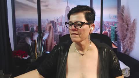 Snapshot of mollysun chatting on October 20, 6:08 pm MollySun Nina Randmann online show from October 20, 6:08 pm