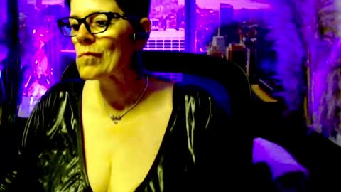 Snapshot of mollysun chatting on June 17, 6:42 pm MollySun Nina Randmann online show from June 17, 6:42 pm