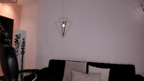 Snapshot of mollysunders_ chatting on June 2, 8:11 pm Molly Sunders online show from June 2, 8:11 pm