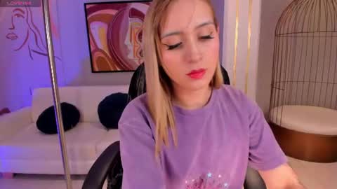 Snapshot of mollysunders_ chatting on June 19, 8:23 pm Molly Sunders online show from June 19, 8:23 pm
