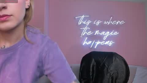 Snapshot of mollysunders_ chatting on July 19, 5:27 pm Molly Sunders online show from July 19, 5:27 pm