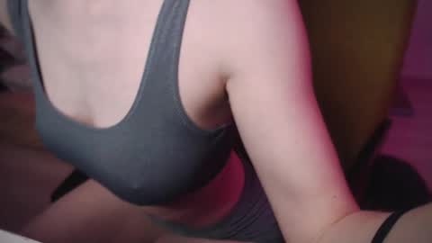 Snapshot of mollytucker chatting on February 22, 3:25 pm mollytucker online show from February 22, 3:25 pm