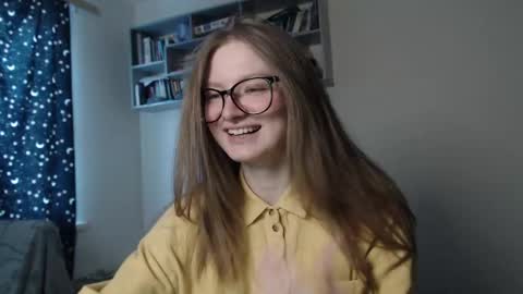 Snapshot of mollytucker chatting on March 8, 12:20 pm mollytucker online show from March 8, 12:20 pm