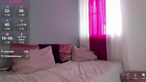 Snapshot of mollyybloom chatting on February 9, 4:00 pm Molly online show from February 9, 4:00 pm