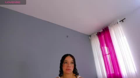 Snapshot of mollyybloom chatting on June 14, 5:37 pm Molly online show from June 14, 5:37 pm