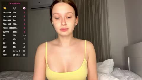 Snapshot of moltenpeach chatting on May 31, 6:09 pm Hermina online show from May 31, 6:09 pm