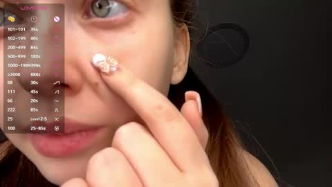 Snapshot of moltenpeach chatting on June 3, 2:33 pm Hermina online show from June 3, 2:33 pm