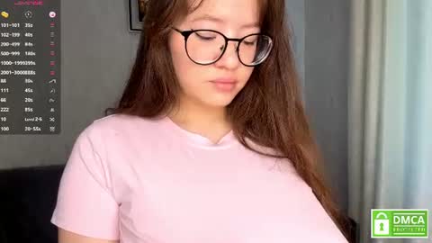 Snapshot of moltenpeach chatting on June 16, 3:31 am Hermina online show from June 16, 3:31 am