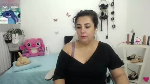Snapshot of mom_17 chatting on June 18, 12:53 pm Celeste online show from June 18, 12:53 pm