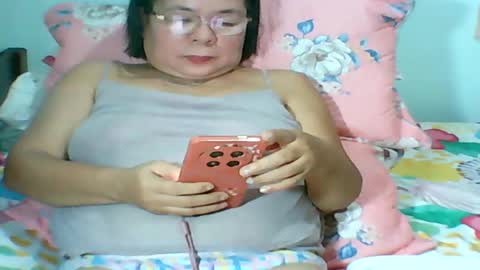 Snapshot of mombastic55 chatting on July 3, 8:32 am mombastic55 online show from July 3, 8:32 am