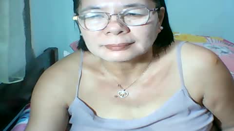 Snapshot of mombastic55 chatting on July 5, 11:50 am mombastic55 online show from July 5, 11:50 am