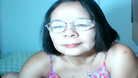 Snapshot of mombastic55 chatting on July 18, 10:13 pm mombastic55 online show from July 18, 10:13 pm