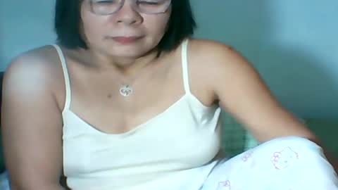 Snapshot of mombastic55 chatting on July 22, 9:17 pm mombastic55 online show from July 22, 9:17 pm