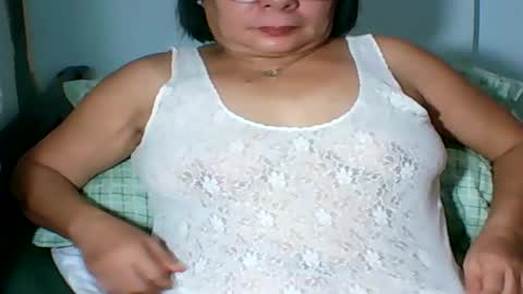 Snapshot of mombastic55 chatting on August 4, 1:03 pm mombastic55 online show from August 4, 1:03 pm