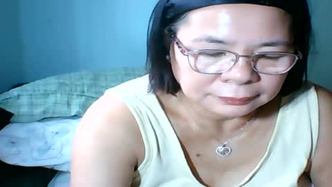Snapshot of mombastic55 chatting on August 7, 1:18 am mombastic55 online show from August 7, 1:18 am