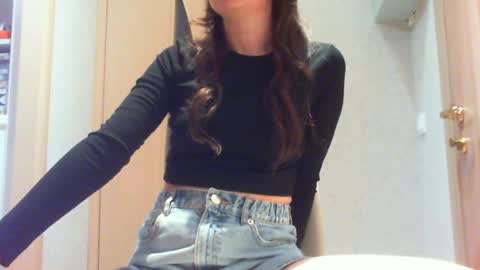 Hailey online show from December 1, 4:29 pm