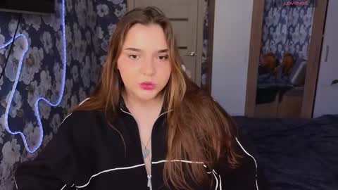 Snapshot of momiji_i chatting on February 26, 10:14 am Leah online show from February 26, 10:14 am