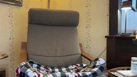 Snapshot of mommamia12 chatting on December 20, 3:00 pm Mia online show from December 20, 3:00 pm