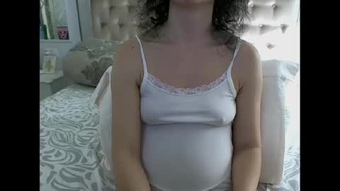 Snapshot of mommy4y chatting on January 18, 9:02 am Amy online show from January 18, 9:02 am