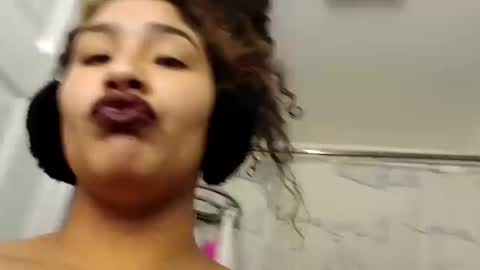 Snapshot of mommybubbles chatting on January 11, 2:58 pm Mommy bubbles online show from January 11, 2:58 pm