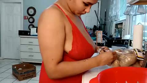 Snapshot of mommybubbles chatting on January 16, 8:25 pm Mommy bubbles online show from January 16, 8:25 pm