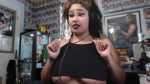 Snapshot of mommybubbles chatting on February 13, 7:31 pm Mommy bubbles online show from February 13, 7:31 pm