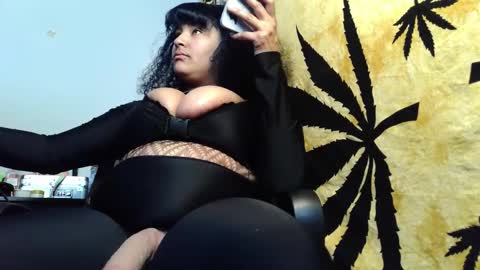 Snapshot of mommybubbles2 chatting on February 23, 1:41 pm Mommy Bubbles online show from February 23, 1:41 pm