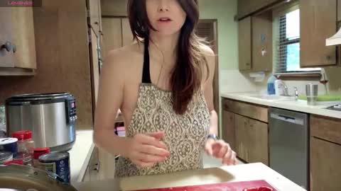 Snapshot of mommygoddessl chatting on November 11, 3:45 pm Goddess L online show from November 11, 3:45 pm