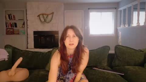 Snapshot of mommygoddessl chatting on June 27, 11:54 pm Goddess L online show from June 27, 11:54 pm