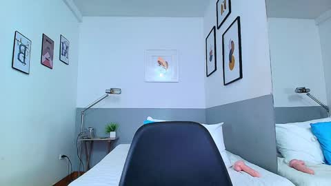 Snapshot of mommyissuess_ chatting on January 23, 11:15 pm Daphne online show from January 23, 11:15 pm