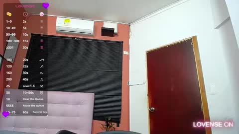 Snapshot of mommyissuess_ chatting on March 6, 1:48 am Daphne online show from March 6, 1:48 am