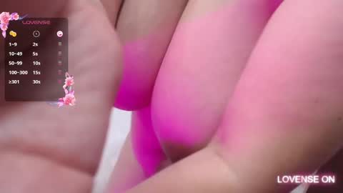 Snapshot of mommyissuess_ chatting on March 7, 2:15 am Daphne online show from March 7, 2:15 am