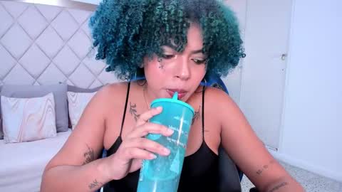 Momo  online show from November 25, 9:48 pm