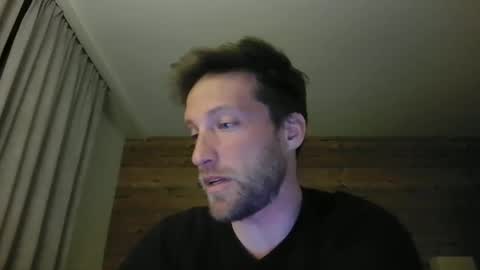 Snapshot of moms_little_monster chatting on December 9, 7:50 pm moms_little_monster online show from December 9, 7:50 pm