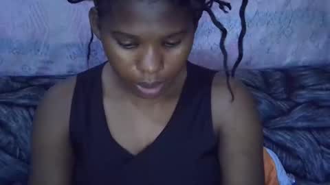 Snapshot of momsdoll chatting on January 6, 5:33 am momsdoll online show from January 6, 5:33 am