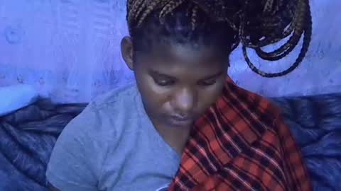 Snapshot of momsdoll chatting on January 13, 5:24 am momsdoll online show from January 13, 5:24 am