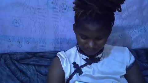 Snapshot of momsdoll chatting on January 14, 6:30 am momsdoll online show from January 14, 6:30 am