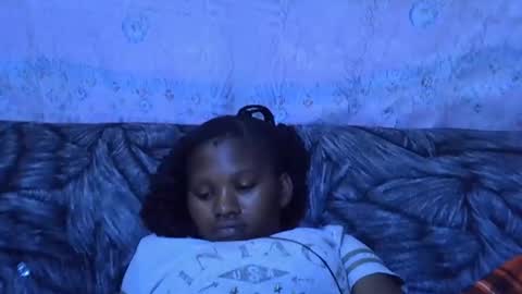 Snapshot of momsdoll chatting on February 3, 6:40 am momsdoll online show from February 3, 6:40 am