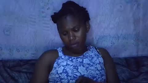 Snapshot of momsdoll chatting on February 4, 6:14 pm momsdoll online show from February 4, 6:14 pm